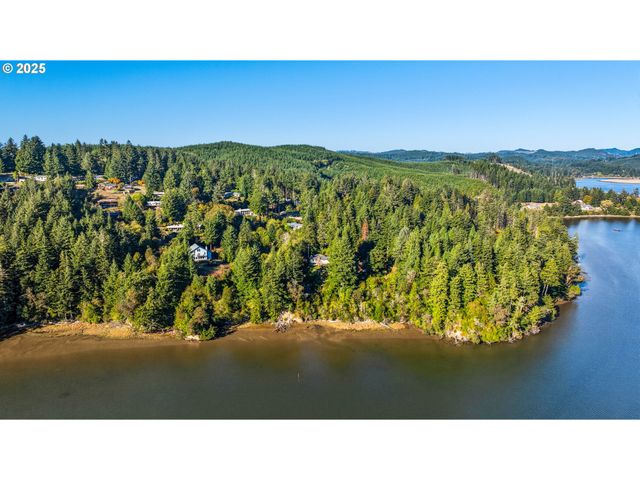 93446 OSPREY Ln, North Bend, OR 97459
