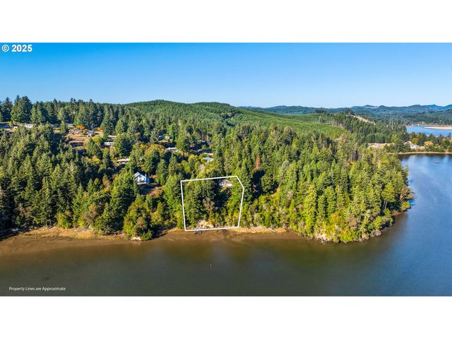 93446 OSPREY Ln, North Bend, OR 97459