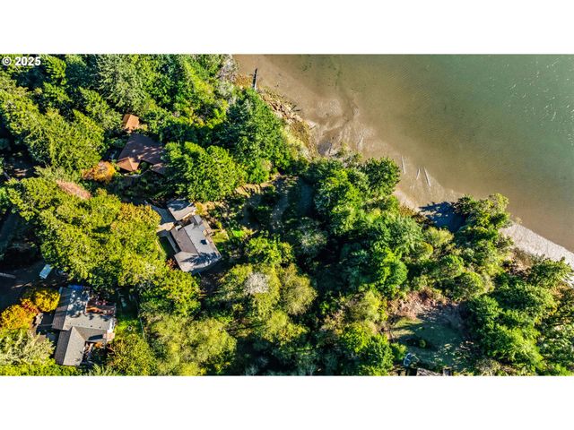 93446 OSPREY Ln, North Bend, OR 97459