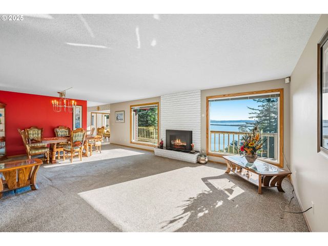 93446 OSPREY Ln, North Bend, OR 97459