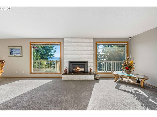 93446 OSPREY Ln, North Bend, OR 97459