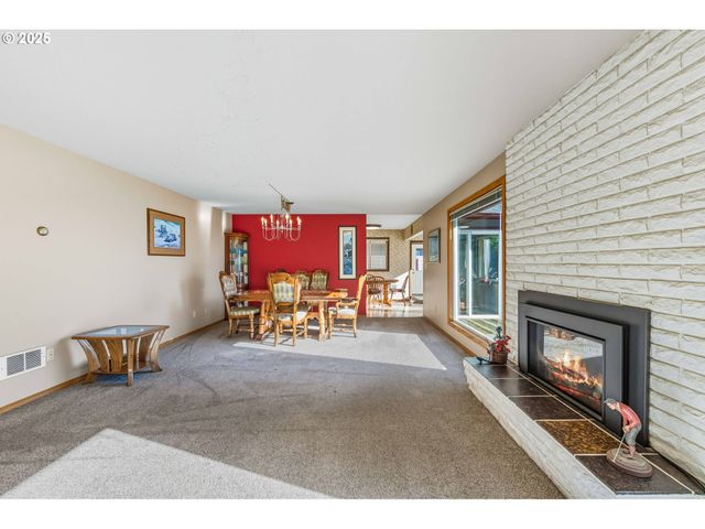 93446 OSPREY Ln, North Bend, OR 97459