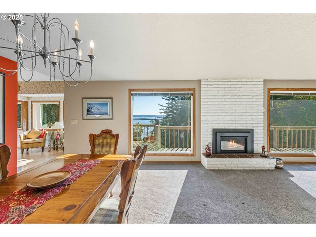 93446 OSPREY Ln, North Bend, OR 97459