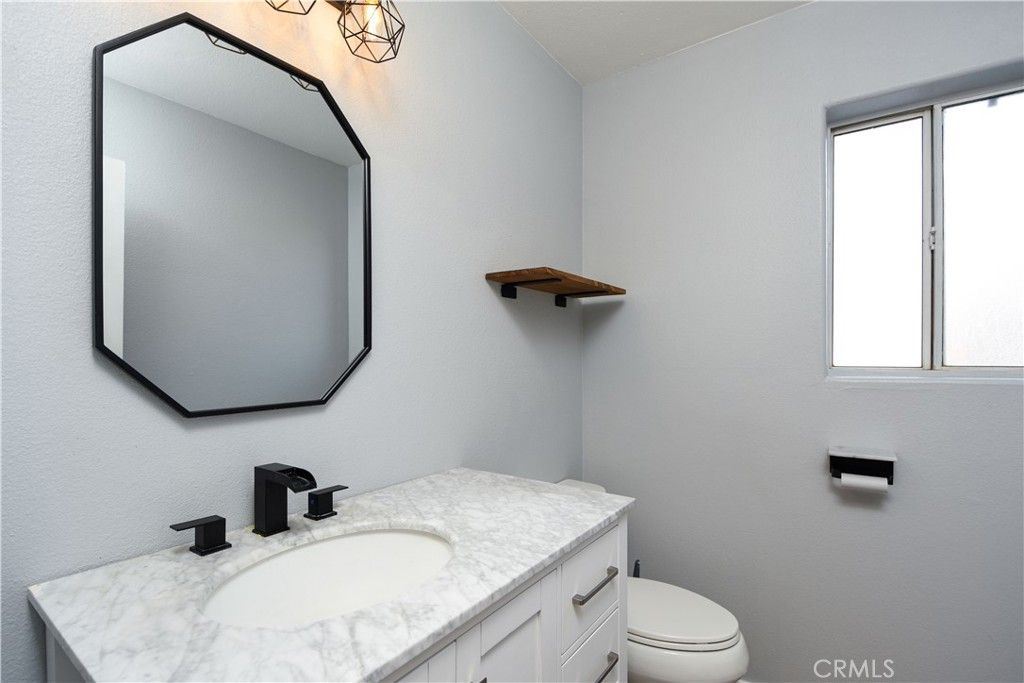 Image 12 of property listing at 40520 Lake Riverside, Aguanga, CA 92536