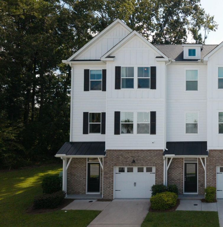 Image 1 of property listing at 5200 New Palm Court, Summerville, SC 29485