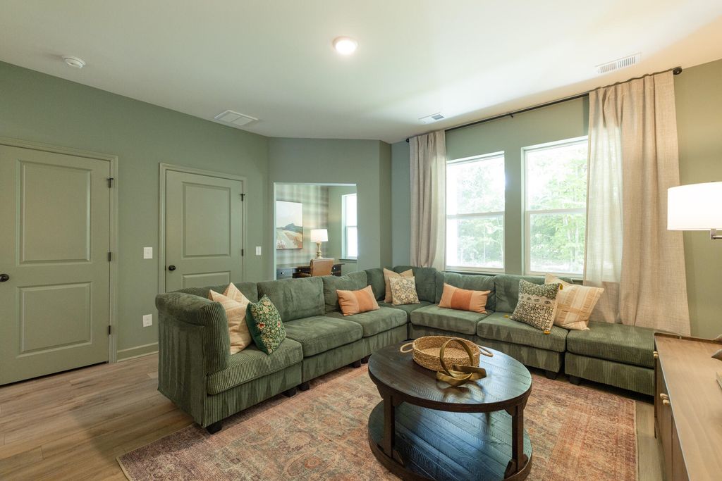 Image 10 of property listing at 5200 New Palm Court, Summerville, SC 29485
