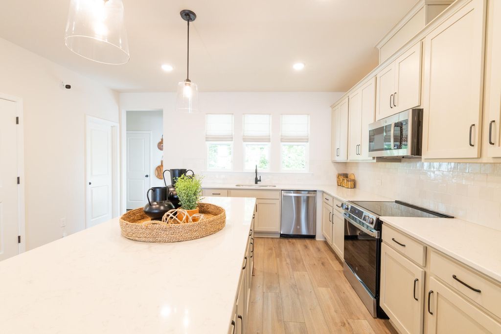 Image 21 of property listing at 5200 New Palm Court, Summerville, SC 29485