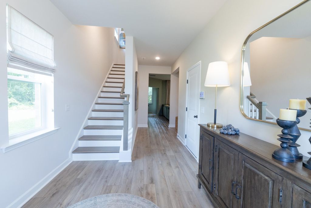 Image 3 of property listing at 5200 New Palm Court, Summerville, SC 29485