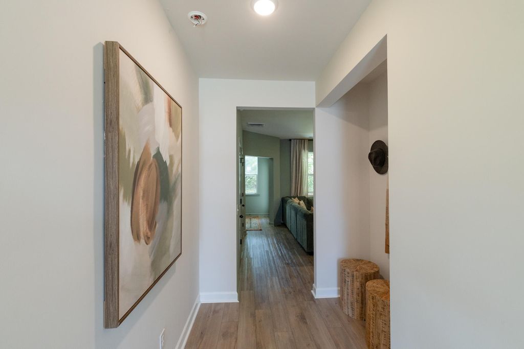 Image 5 of property listing at 5200 New Palm Court, Summerville, SC 29485