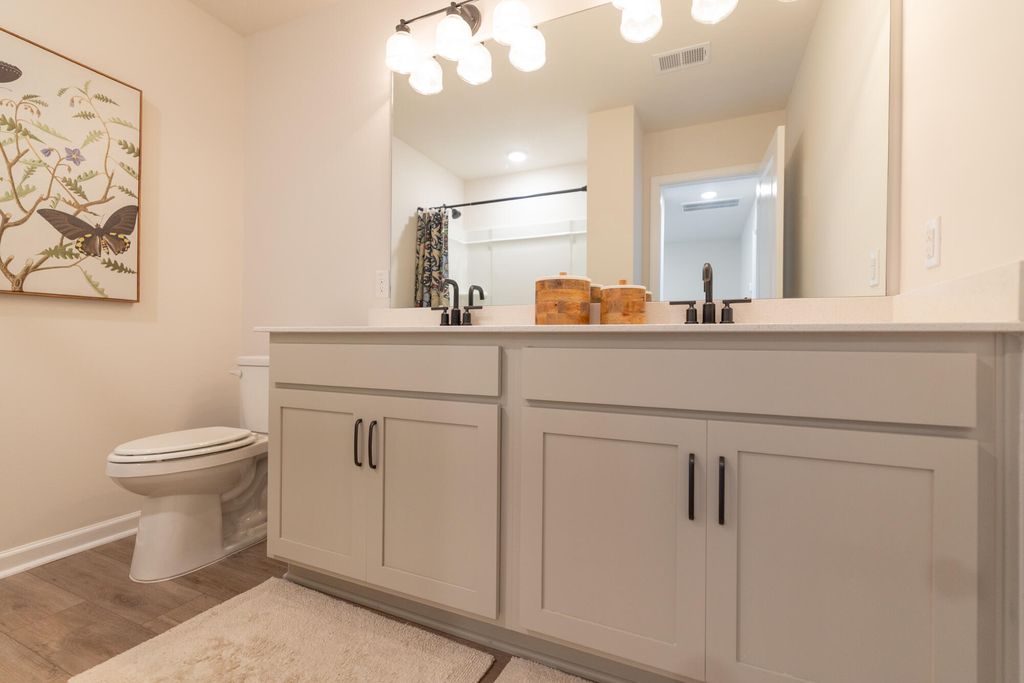 Image 60 of property listing at 5200 New Palm Court, Summerville, SC 29485