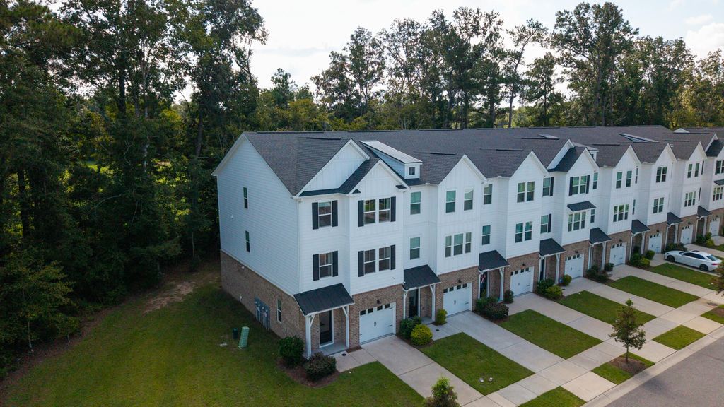 Image 63 of property listing at 5200 New Palm Court, Summerville, SC 29485