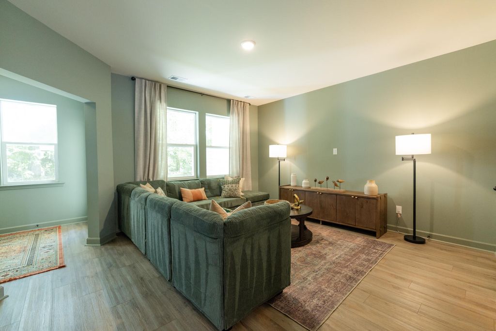 Image 8 of property listing at 5200 New Palm Court, Summerville, SC 29485