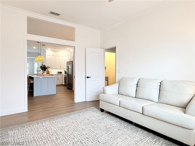 7841 Naples Heritage DR, Naples, FL 34112