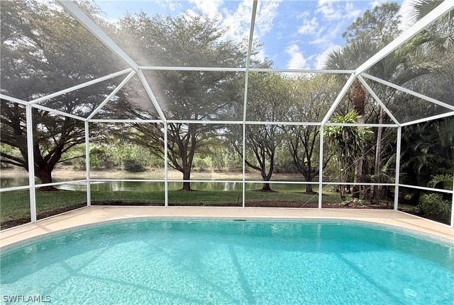 7841 Naples Heritage DR, Naples, FL 34112