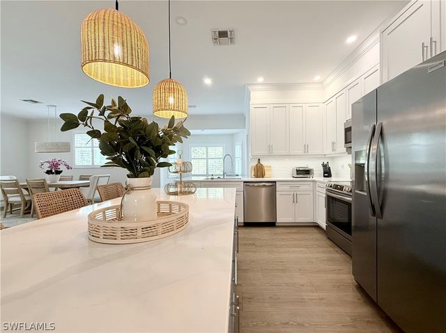 7841 Naples Heritage DR, Naples, FL 34112