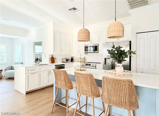 7841 Naples Heritage DR, Naples, FL 34112