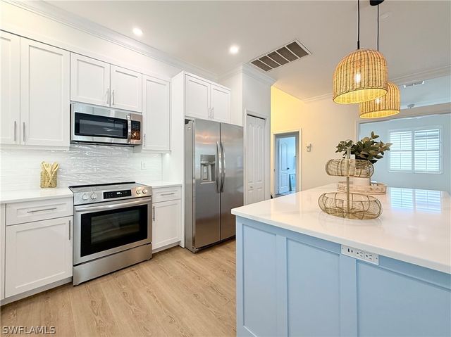 7841 Naples Heritage DR, Naples, FL 34112