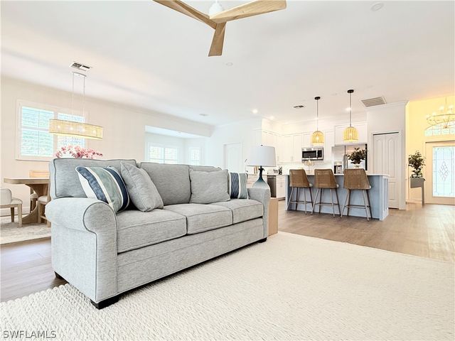 7841 Naples Heritage DR, Naples, FL 34112