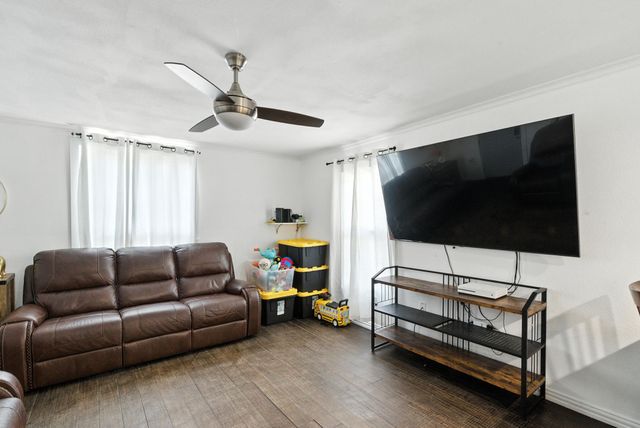 116 W 7th Street, Weatherford, TX 76086