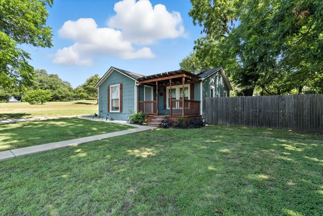 116 W 7th Street, Weatherford, TX 76086