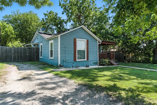 116 W 7th Street, Weatherford, TX 76086