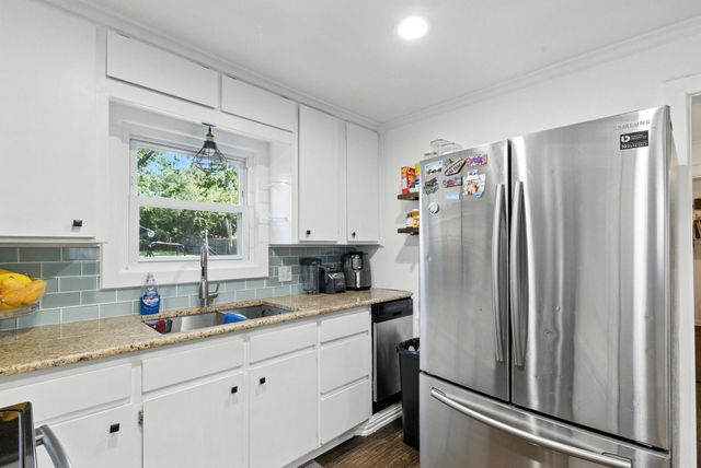 116 W 7th Street, Weatherford, TX 76086