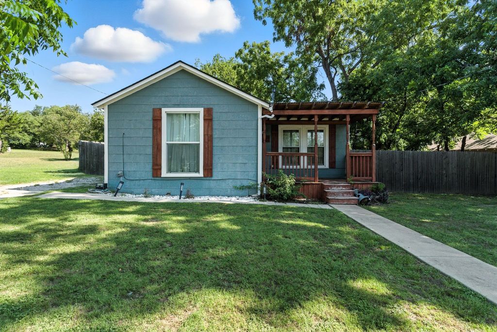 116 W 7th Street, Weatherford, TX 76086