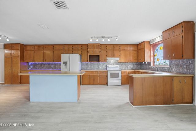 1636 HAMMOCK Circle W, Jacksonville, FL 32225