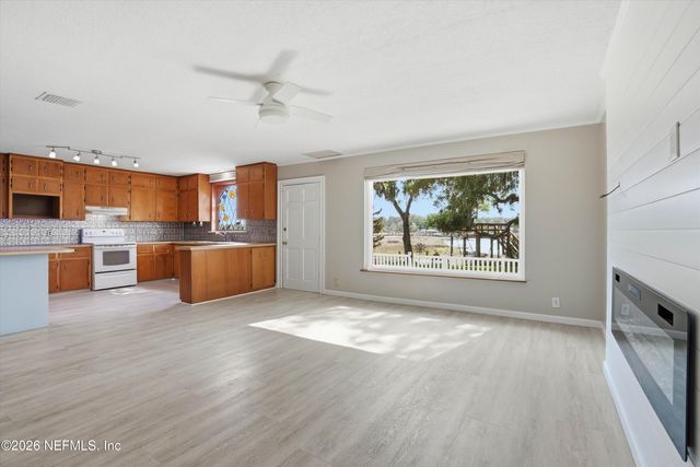 1636 HAMMOCK Circle W, Jacksonville, FL 32225