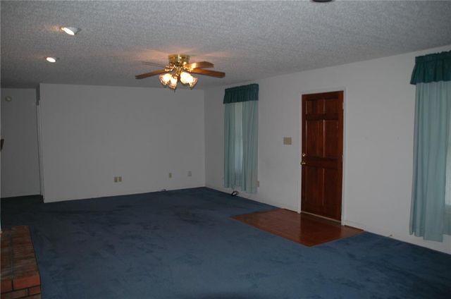 400 Lambeth Drive, Hiram, GA 30141