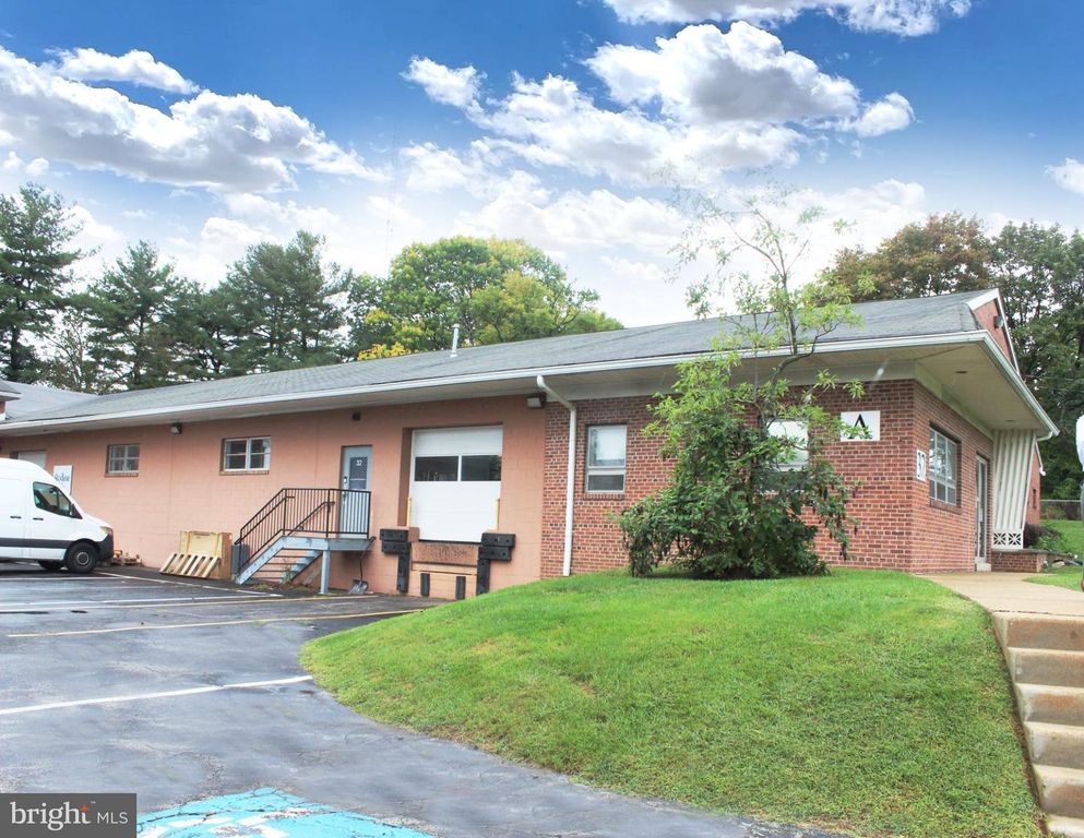 32 N BACTON HILL RD, Malvern, PA 19355 — exterior