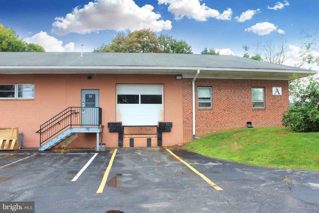 32 N BACTON HILL RD, Malvern, PA 19355 — photo 2