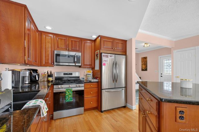 8 Garrett Place, Carmel, NY 10512