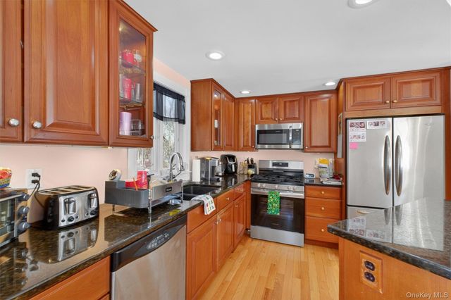 8 Garrett Place, Carmel, NY 10512