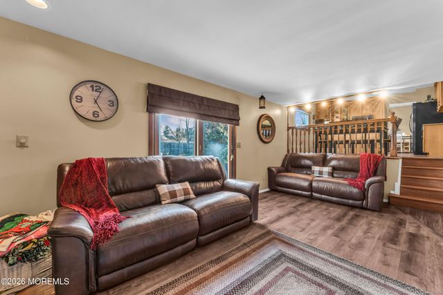 10 Cobblestone Court, Howell, NJ 07731