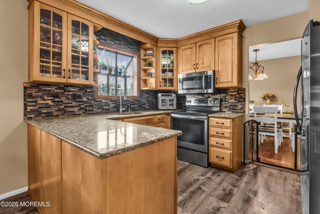 10 Cobblestone Court, Howell, NJ 07731