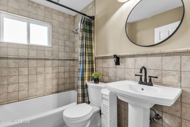 10 Cobblestone Court, Howell, NJ 07731