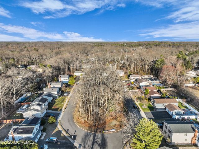 10 Cobblestone Court, Howell, NJ 07731