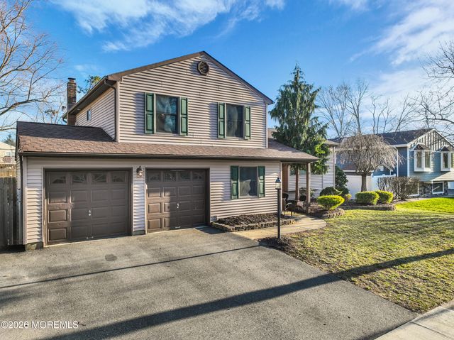 10 Cobblestone Court, Howell, NJ 07731