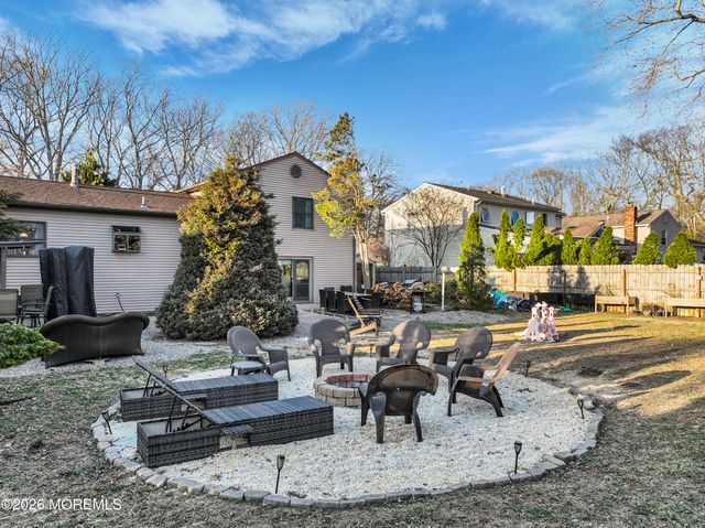 10 Cobblestone Court, Howell, NJ 07731