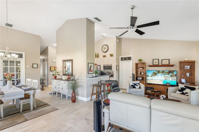 4877 N Newport Island Drive 14D, Vero Beach, FL 32967