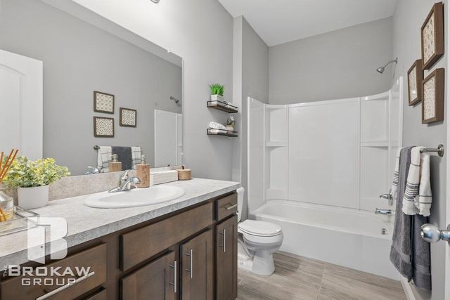 1389 Luxington Drive, Lapeer, MI 48446