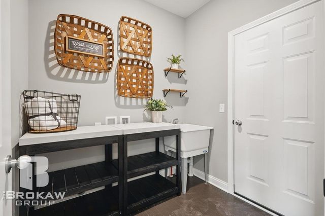 1389 Luxington Drive, Lapeer, MI 48446