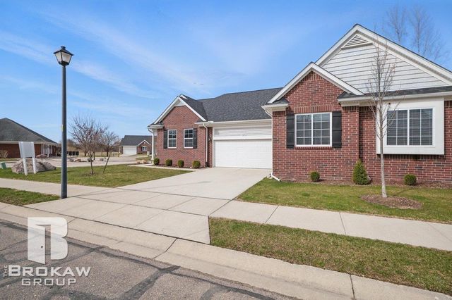 1389 Luxington Drive, Lapeer, MI 48446