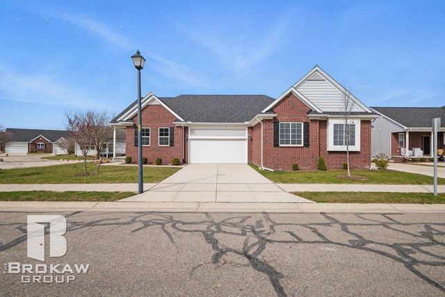 1389 Luxington Drive, Lapeer, MI 48446