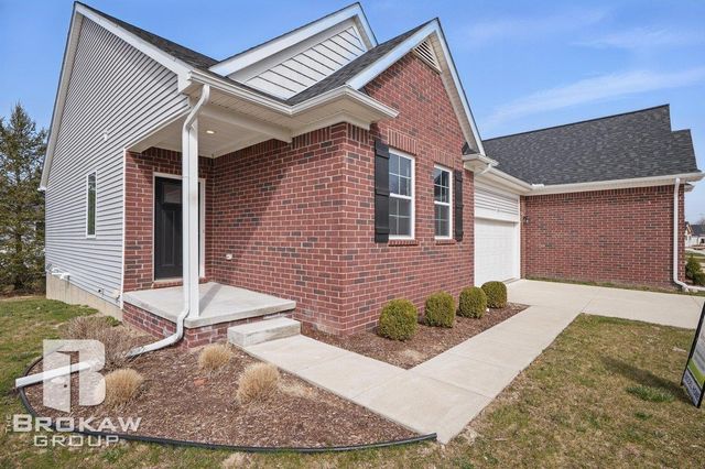 1389 Luxington Drive, Lapeer, MI 48446