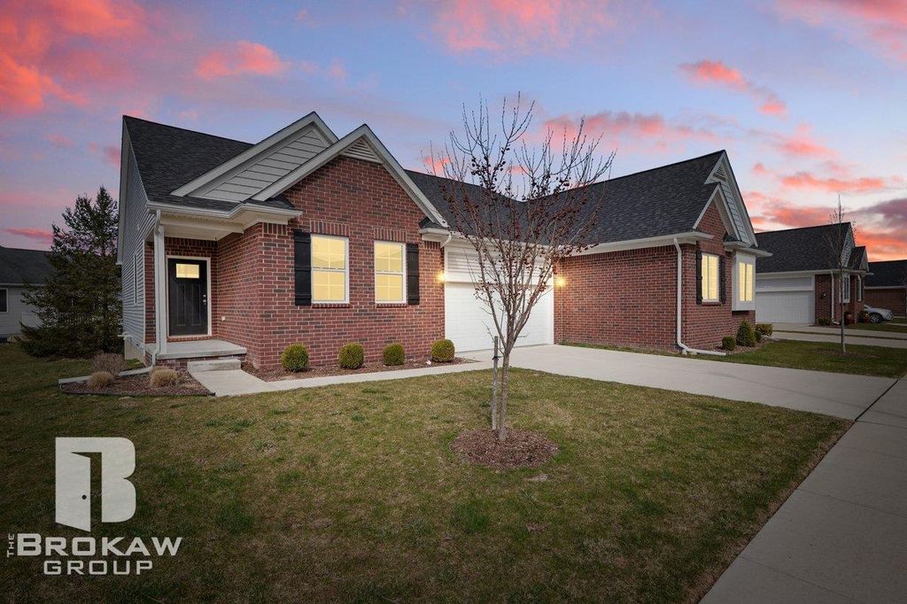 1389 Luxington Drive, Lapeer, MI 48446