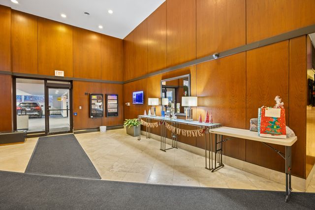 5100 N Marine Drive 17L, Chicago, IL 60640