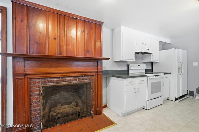 1561 N Stadium Road, Oregon, OH 43616