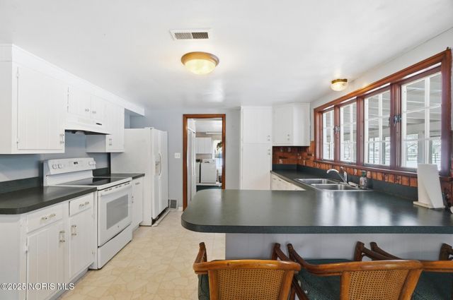 1561 N Stadium Road, Oregon, OH 43616